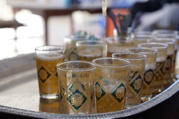 شاي بالنعناع وحلويات مغربية